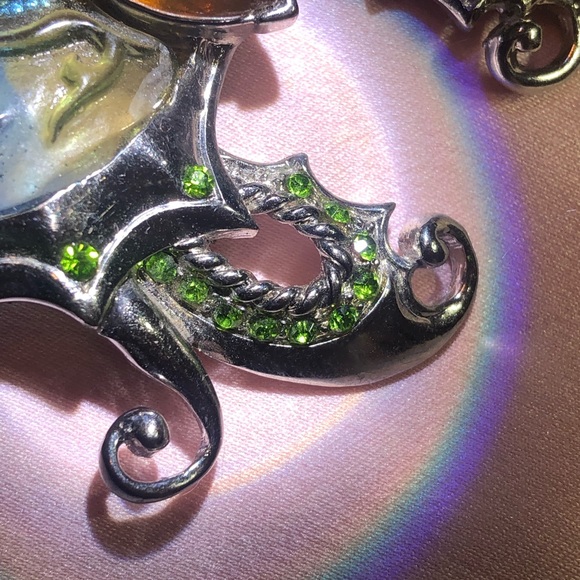 Vintage 70s lucite and rhinestone butterfly brooch - Picture 2 of 8